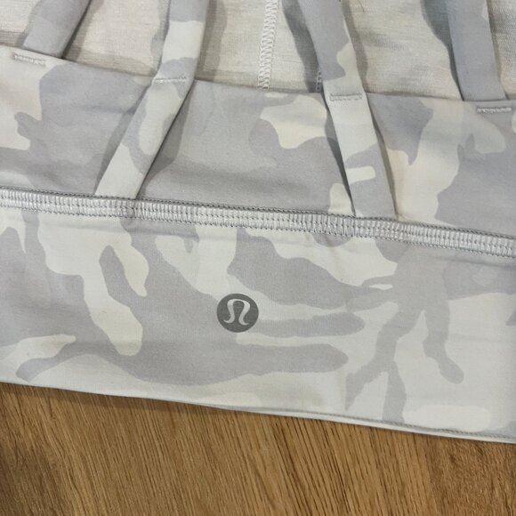 LuLuLemon Grey Camo Army Print Sports Bra Strappy Racerback Size 12 - Picture 4 of 5